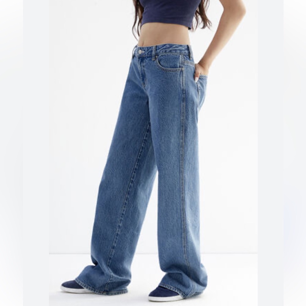 PacSun Mid-Rise Straight Leg Jeans in Light Blue Wash - Picture 12 of 12